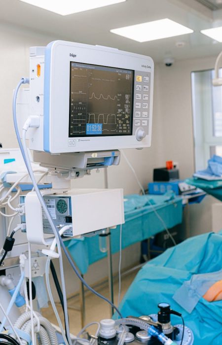 medical-equipment-on-an-operation-room-3844581